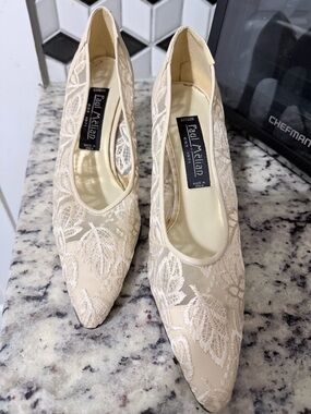 Women's Cream Lace Pointed Toe Heels